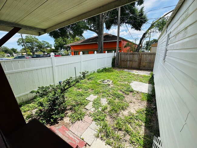 Primary Photo - 2 Bed 1.5 Bath, Minutes from Tarpon Springs