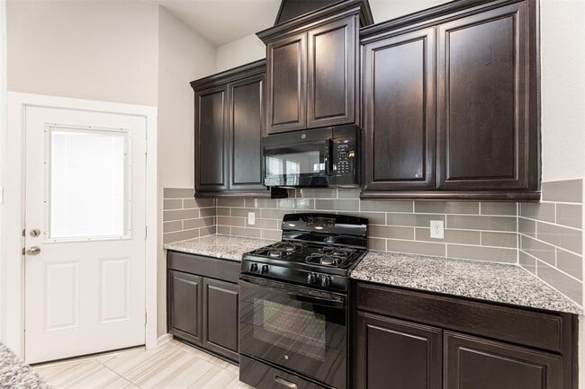 Building Photo - 2511 Manor Valley Ct