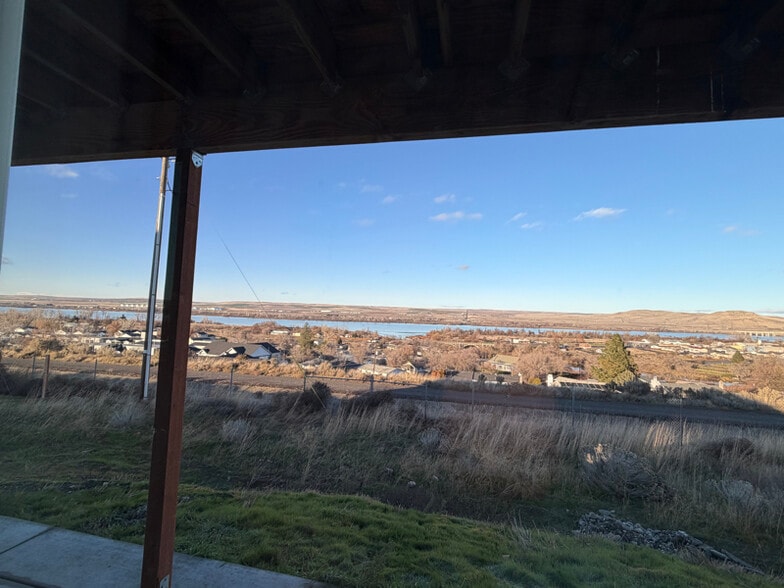 Building Photo - 185 Truman Dr