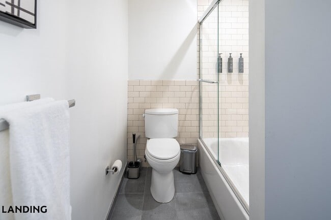 Building Photo - 933 McGee St