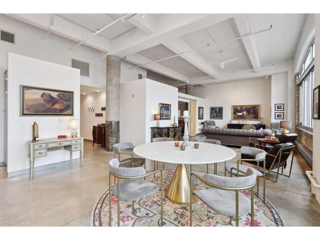 Building Photo - 700 N Washington Ave