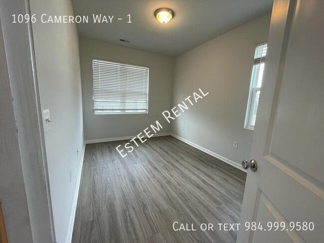 Building Photo - 1096 Cameron Wy