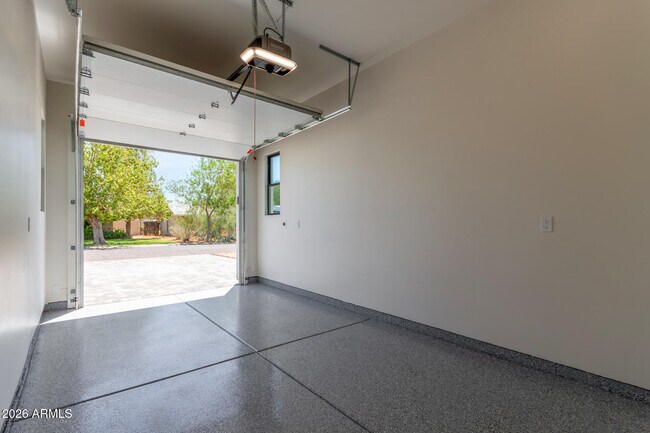 Building Photo - 3014 E Avalon Dr