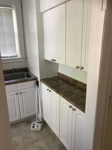 Building Photo - Forest Plaza Apartments