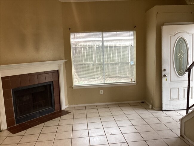 Building Photo - 15831 Bazelbriar Ln