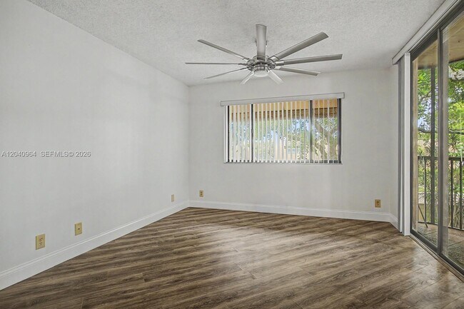 Building Photo - 15575 N Miami Lakeway