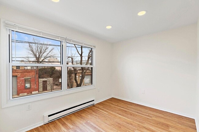 Building Photo - 404 Halladay St