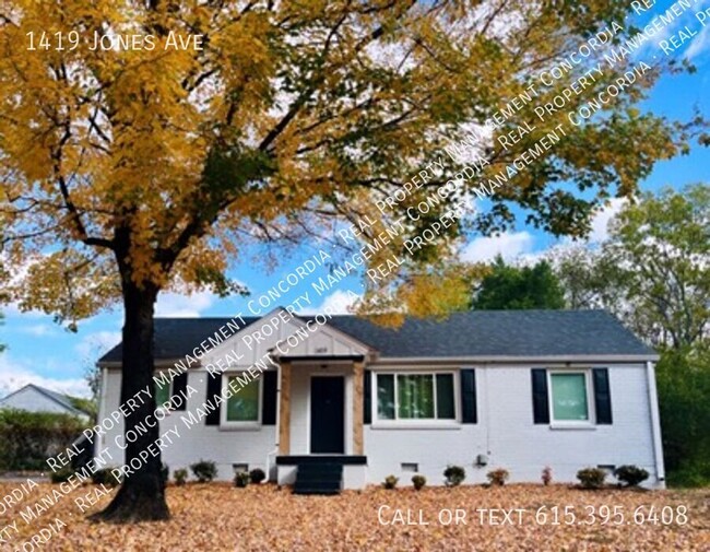 Building Photo - East Nashville Ranch, Huge Backyard!