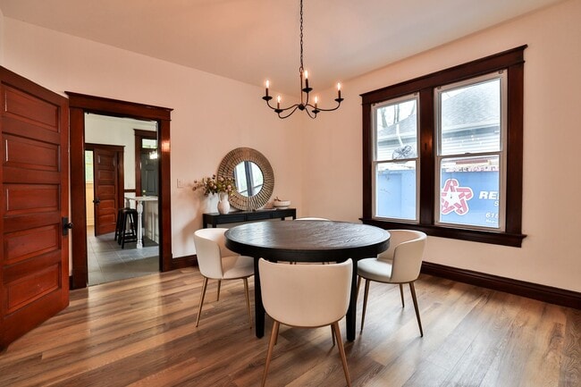 Building Photo - Newly Renovated Single Family Home
