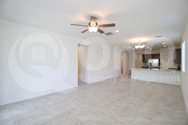 Building Photo - 8810 W Pasadena Ave