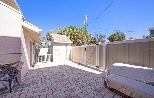 Building Photo - 3120 Beach Blvd S