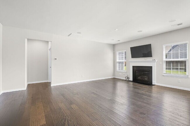 Building Photo - Charming 4-Bedroom Retreat with Cozy Fireplace in Fountain Inn