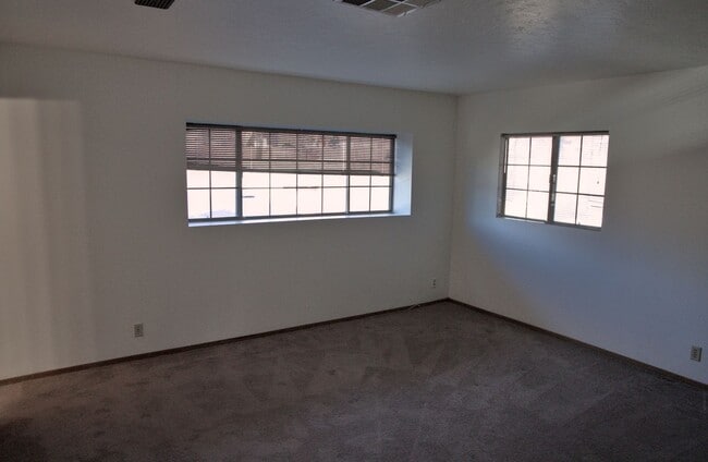 Building Photo - Spacious 3 Bedroom 2 Bathroom in Big Bear Lake