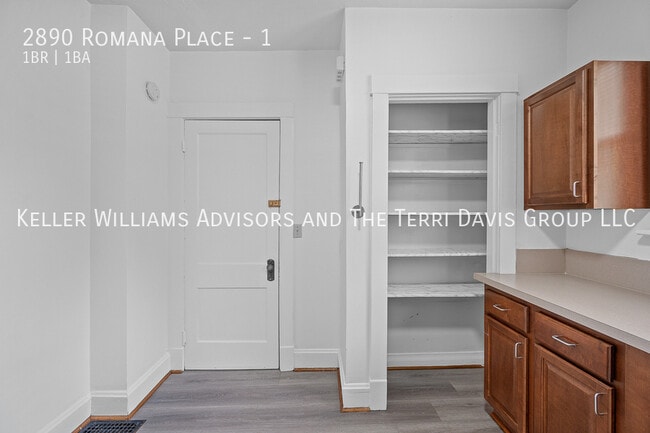 Building Photo - 2890 Romana Pl