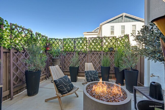 Building Photo - Beautiful 3 Bedroom Home with Updated Finishes & 2-Car Garage!