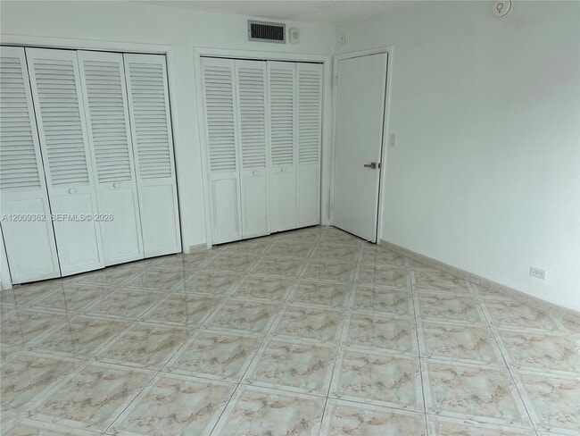 Building Photo - 6039 Collins Ave