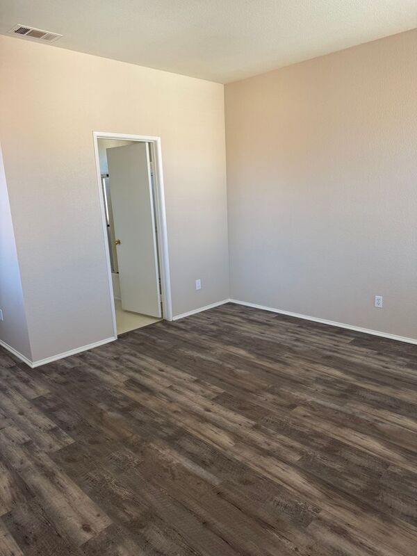 Building Photo - 39545 Warbler Dr