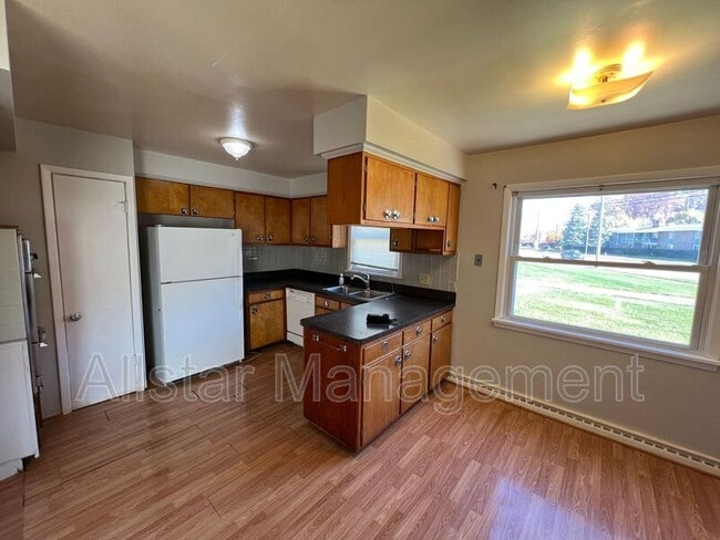 Building Photo - 26601 Lakeshore Blvd