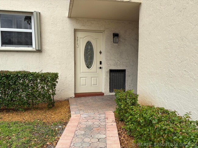 Building Photo - 9820 S Hollybrook Lake Dr