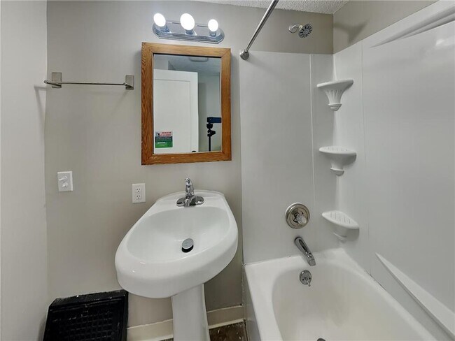 Building Photo - 891 Hazelwood St