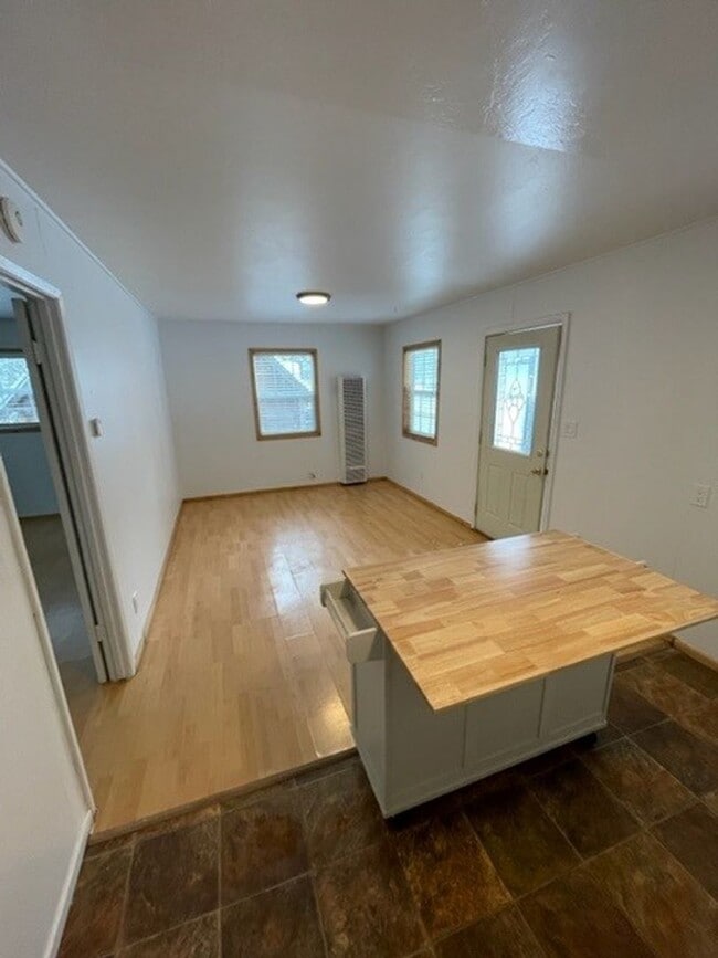 Building Photo - Very Cute Cozy Cabin Style 1BD 1BA Duplex!...