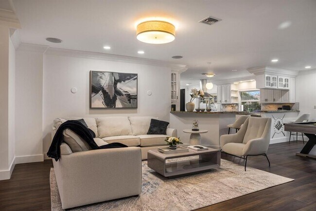 Building Photo - 1419 NE 57th St