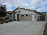 Building Photo - Beautiful Solar Home in Jurupa Valley Available Now!