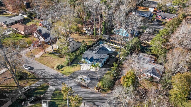 Building Photo - 2406 Bert Dr