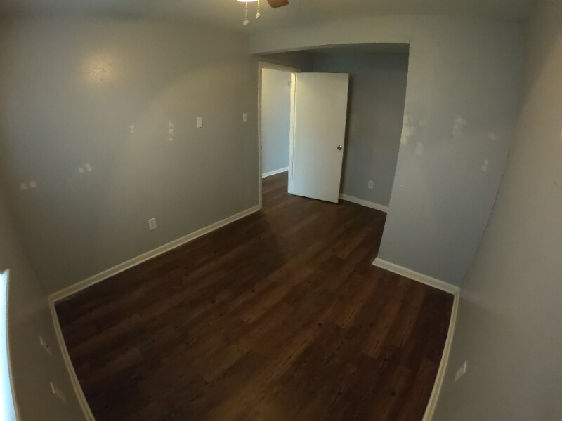 Building Photo - 402 Manuel Dr