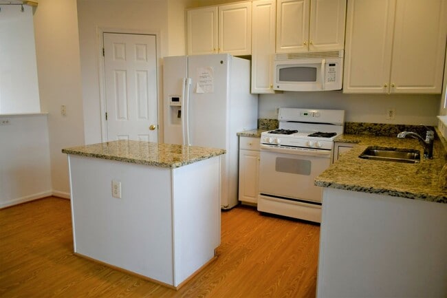 Building Photo - 2427 Dew Meadow Ct