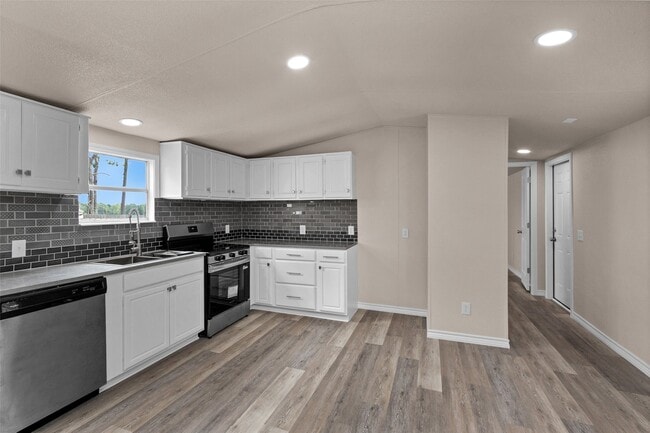 Building Photo - 84 Ridgeway Dr