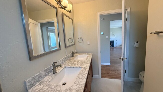 Building Photo - POETS CORNER GEM! Charming and One Of A Kind, 3BD/1BA on a Cul-de-sac Available NOW!
