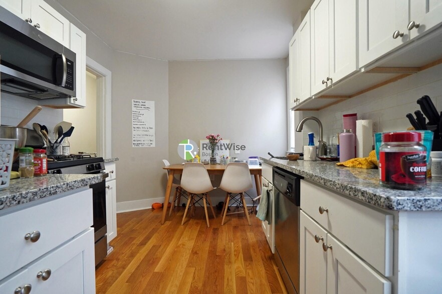 Building Photo - 4 Ashford Ct