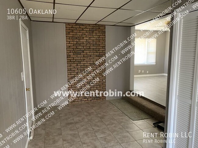 Building Photo - 10605 Oakland-