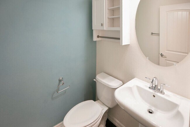 Building Photo - 3 Story Home With Large Loft IN Providence