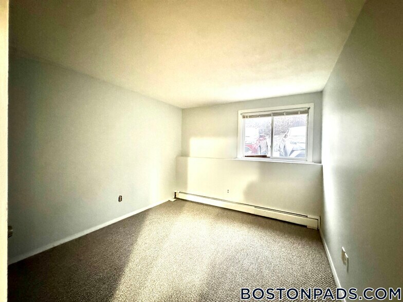 Building Photo - 715 N Main St