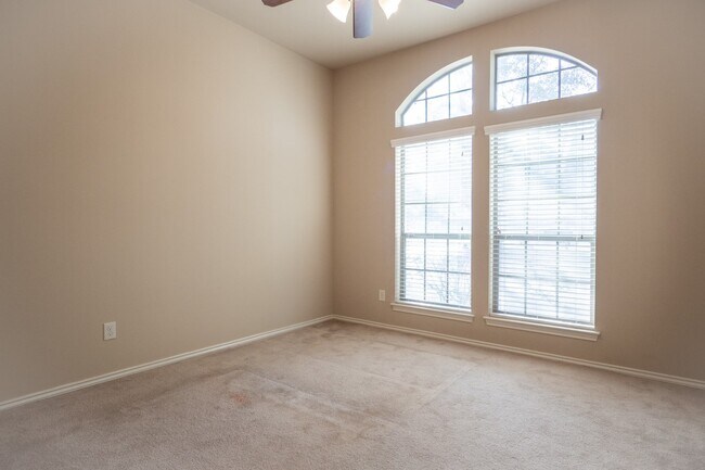 Building Photo - 5211 Belvedere Dr