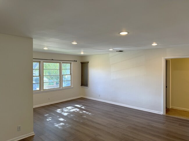 Living Rm - 8026 Chase Ave