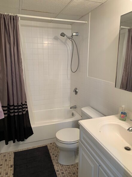 Building Photo - 303 Lowell St