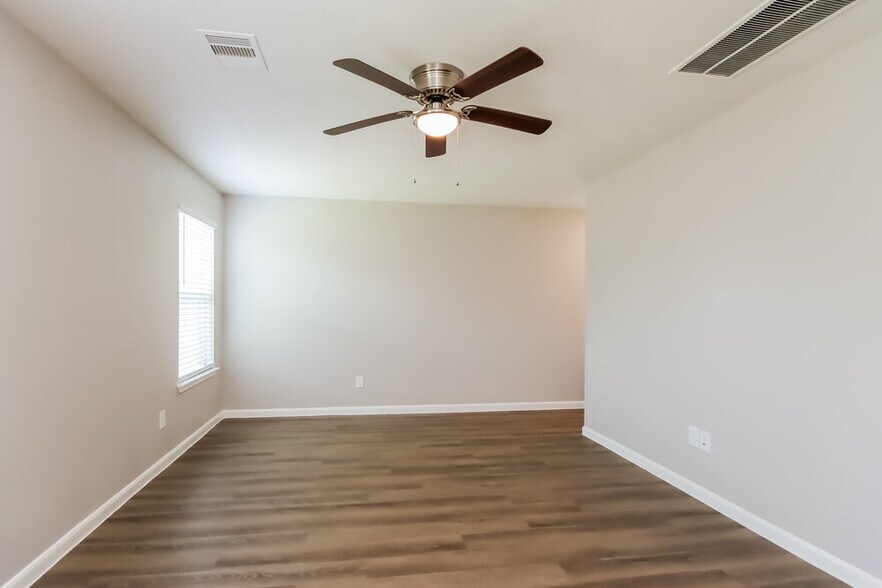 Building Photo - 20132 Langwell Dr