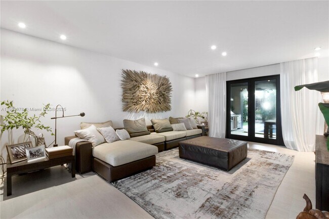 Building Photo - 3554 W Glencoe St