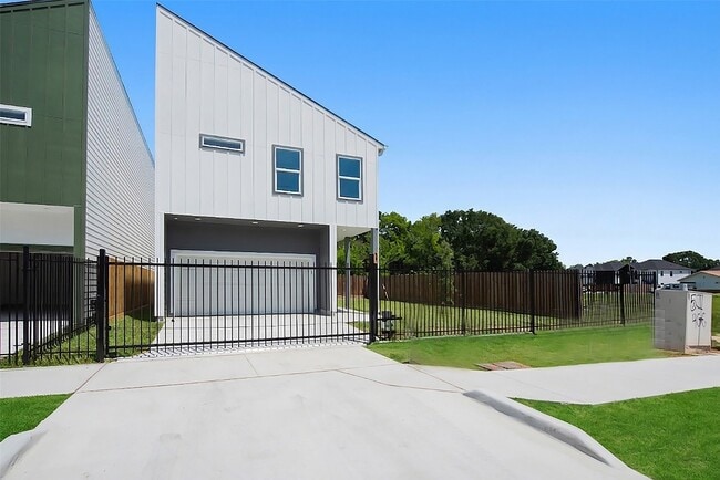 Building Photo - 9309 Jutland Rd