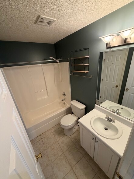 Building Photo - 1021 Old Marks Dr