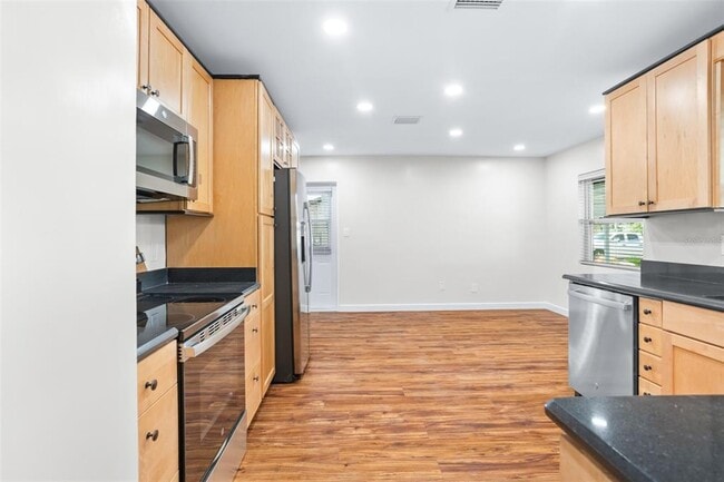 Building Photo - 516 Baxter St