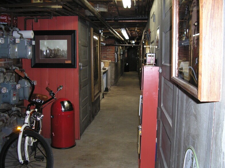 Building Photo - 1008 Brandon Ave