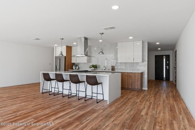 Building Photo - 203 Red Oak Dr