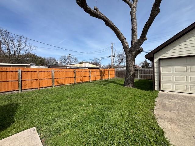 Building Photo - 704 S Clinton Ave