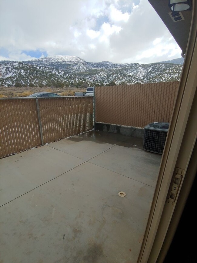 Building Photo - Pet friendly home