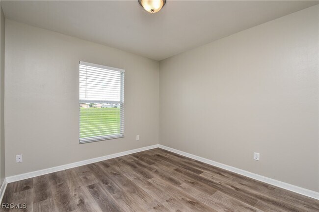 Building Photo - 2229 NW Juanita Pl