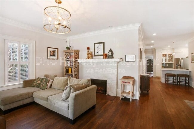 Building Photo - 939 Euclid Ave NE